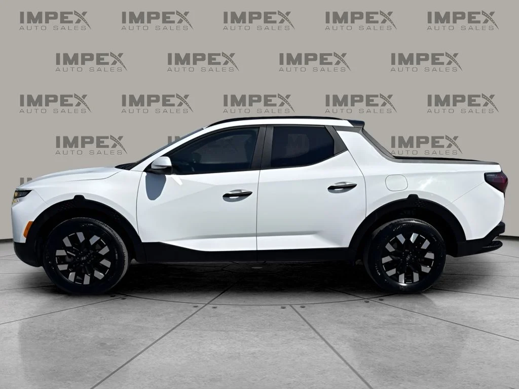 Used 2025 White Hyundai SEL image 2