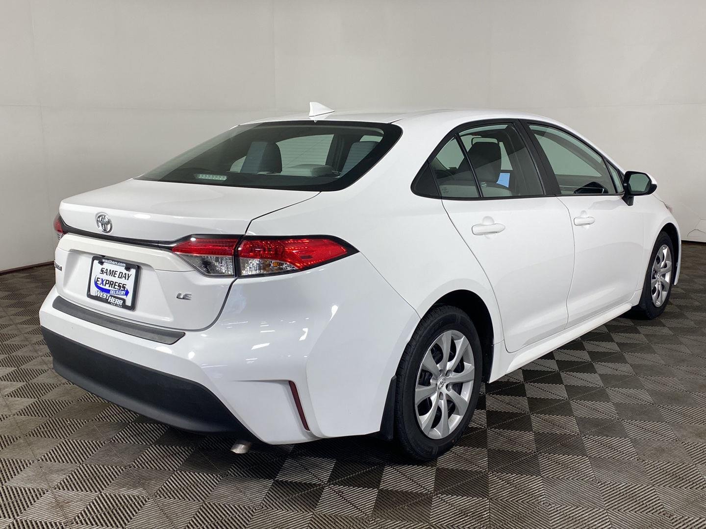 Used 2023 Ice Cap Toyota LE image 16