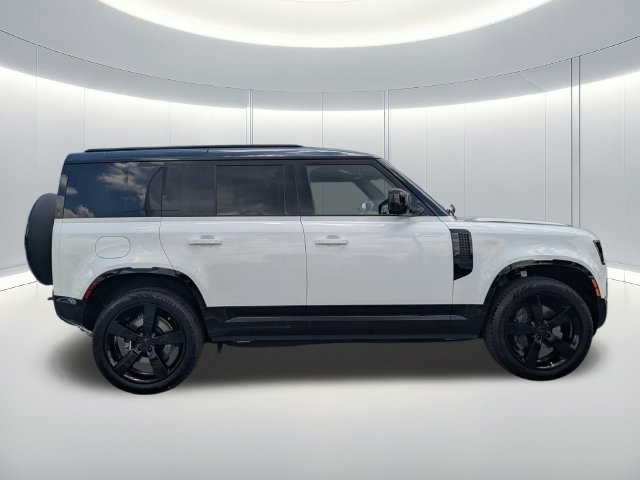 New 2026 Fuji White Land Rover X-Dynamic SE image 4