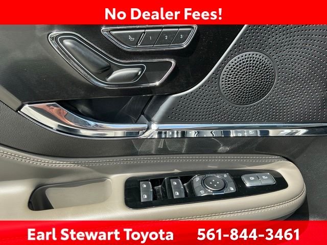 Used 2023 Silver Lincoln Reserve image 31