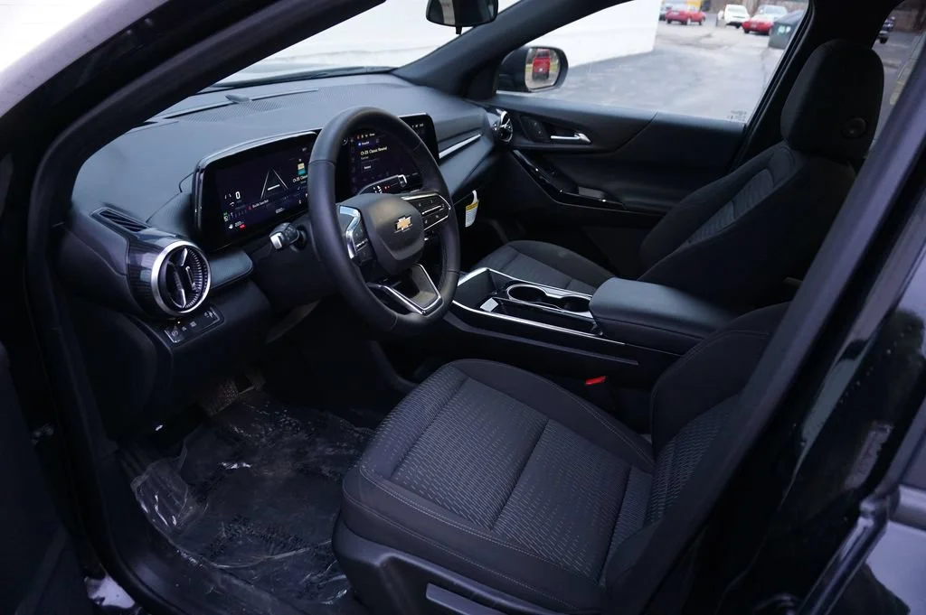 2027 Chevrolet Equinox LT - Photo 9