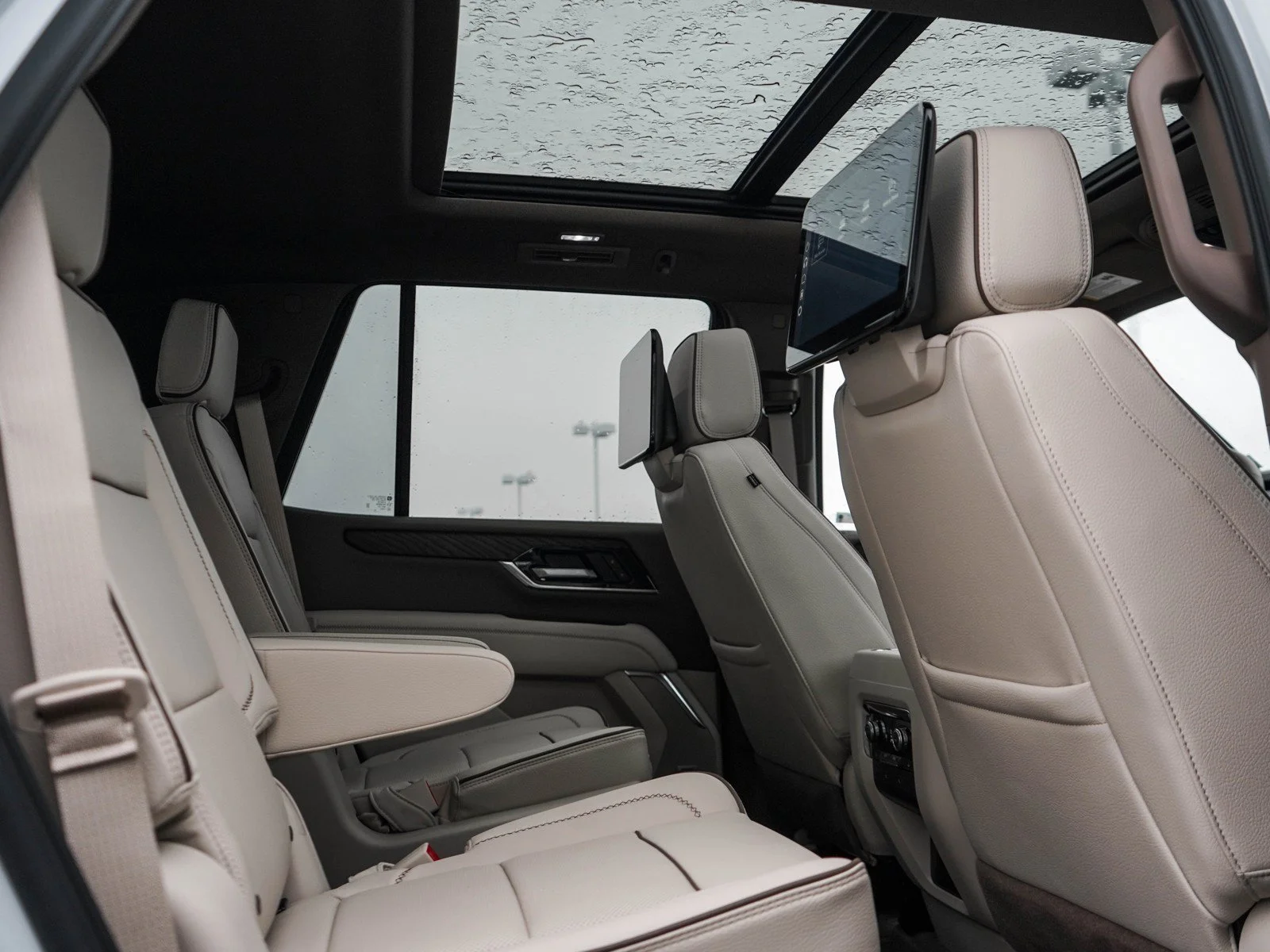 2026 GMC Yukon Denali - Photo 14