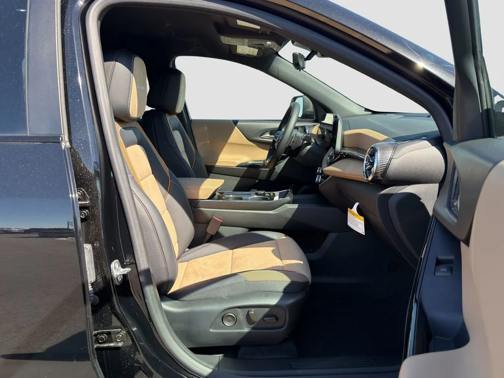 New 2026 Mosaic Black Metallic Chevrolet ACTIV image 18
