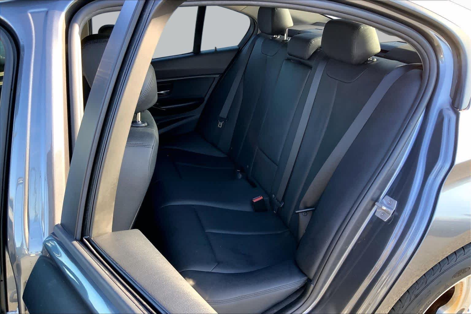 Used 2015 Black Sapphire Metallic BMW 320i image 21