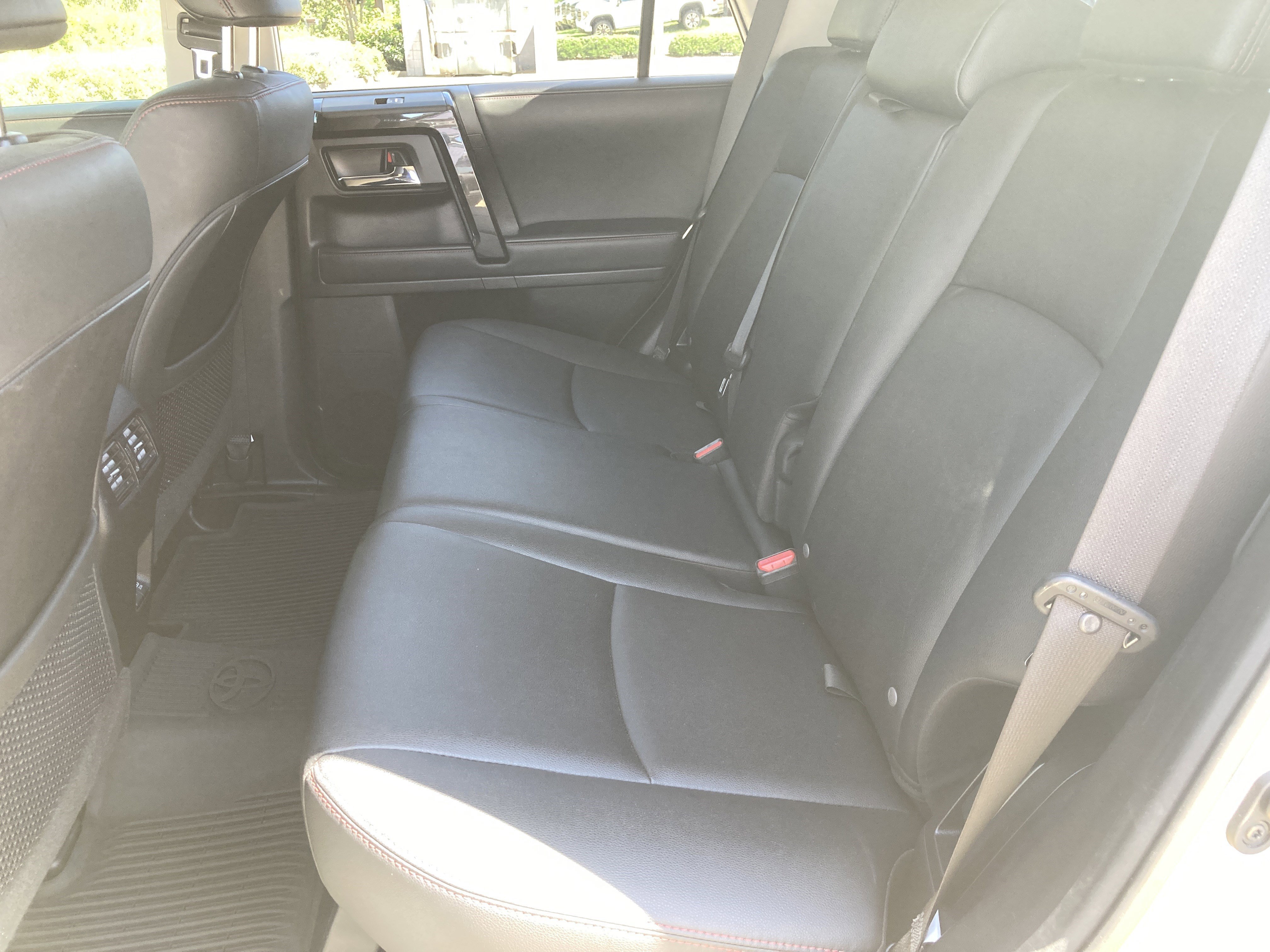 Used 2021 Classic Silver Metallic Toyota Venture image 25