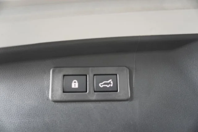 Certified Used 2025 Crystal White Pearl Subaru Limited image 38