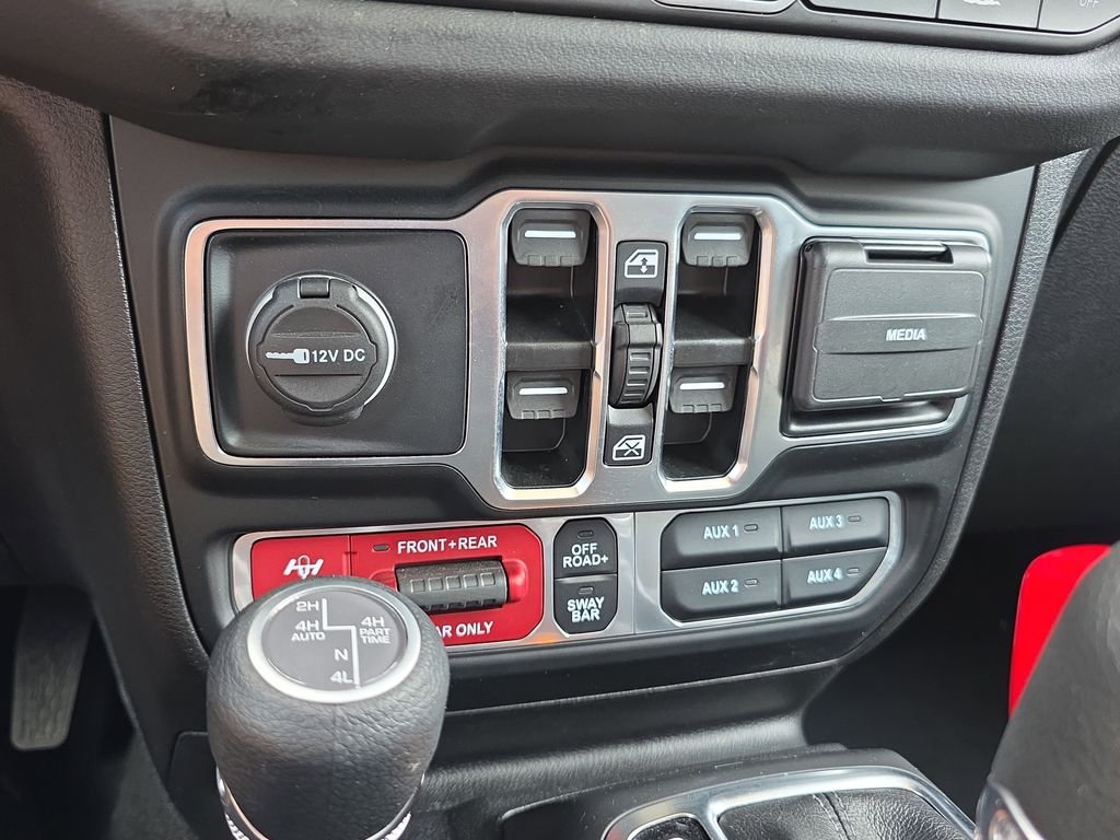 Used 2025 White/off-white Jeep Rubicon 4xe image 23