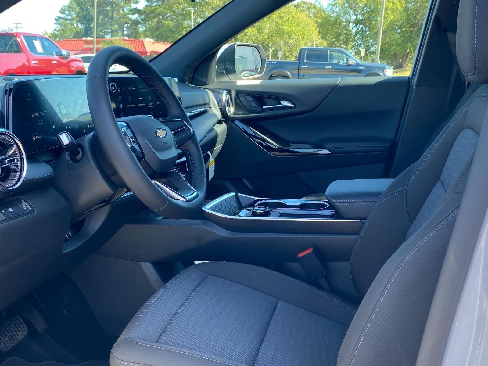 New 2027 Summit White Chevrolet LT image 13