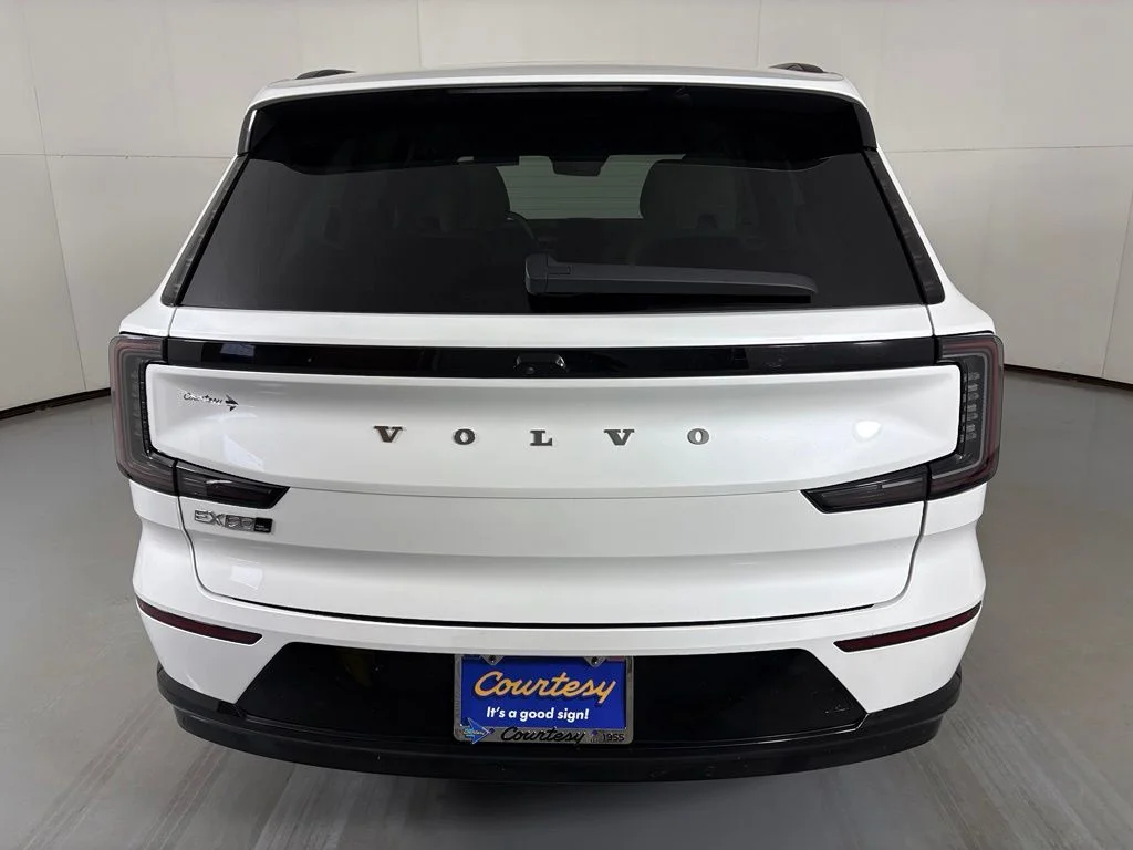New 2026 Crystal White Volvo Plus image 7