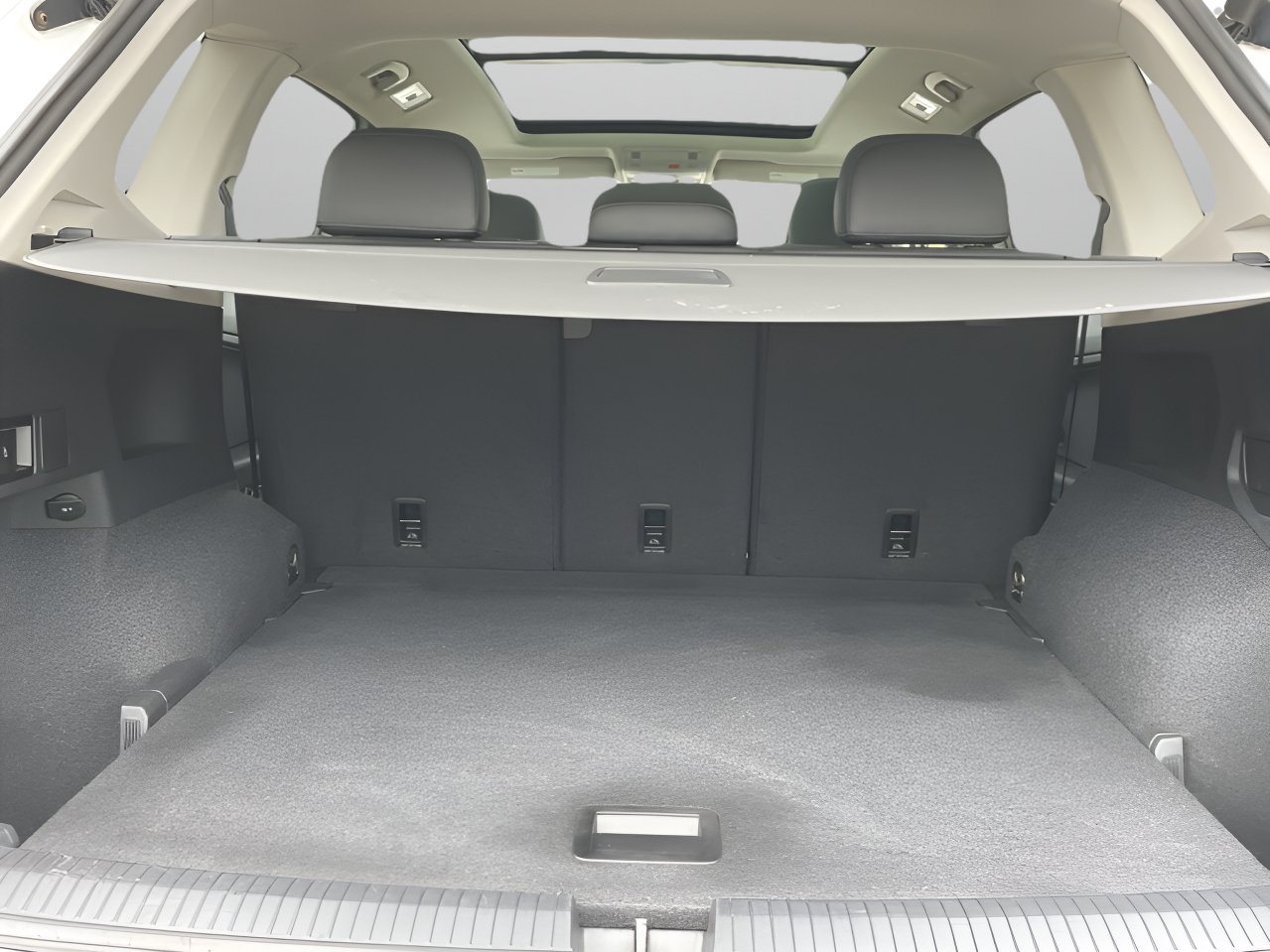Used 2019 Pure White Volkswagen SEL Premium image 8