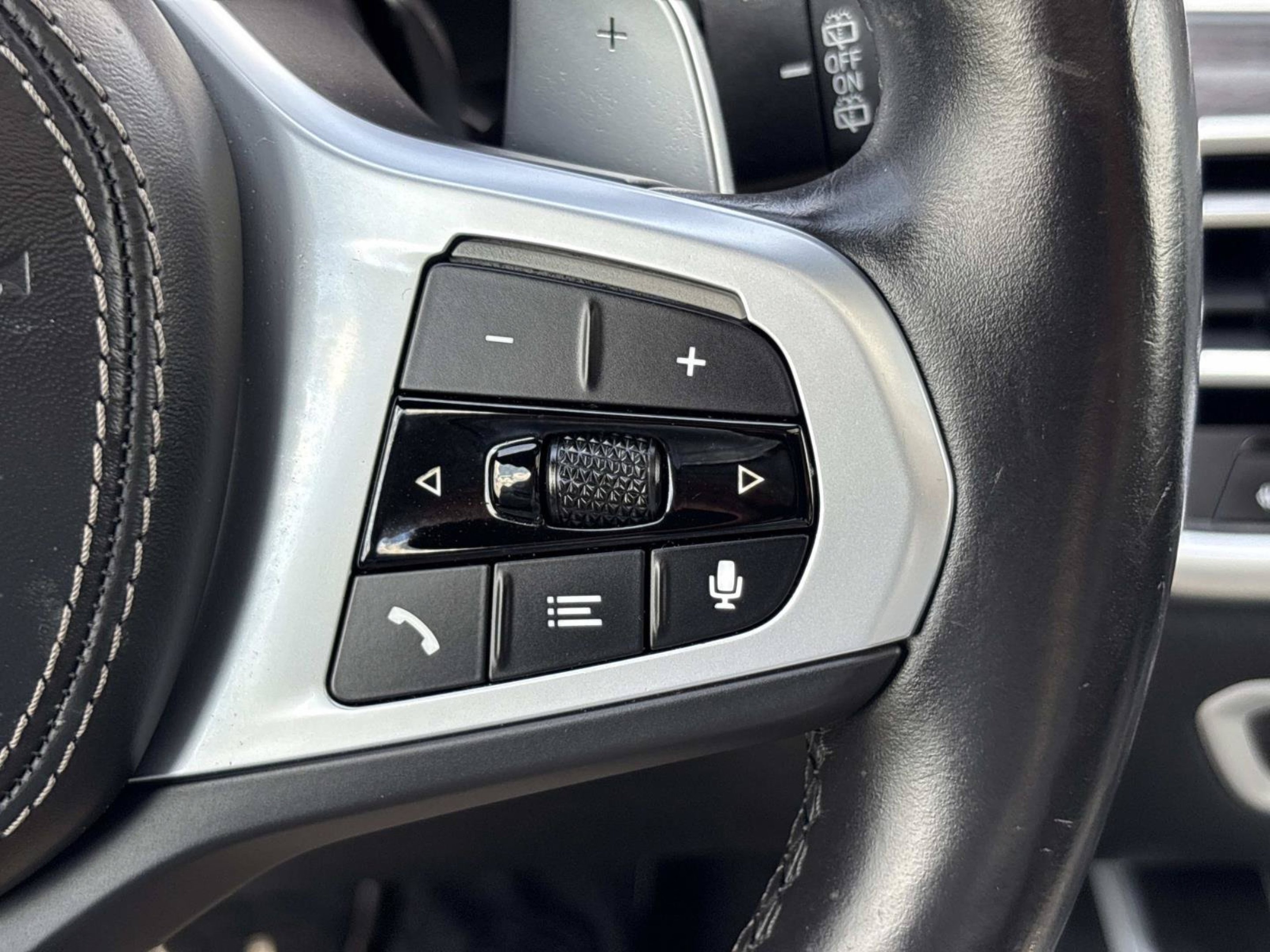Used 2022 Arctic Grey Metallic BMW M50i image 30