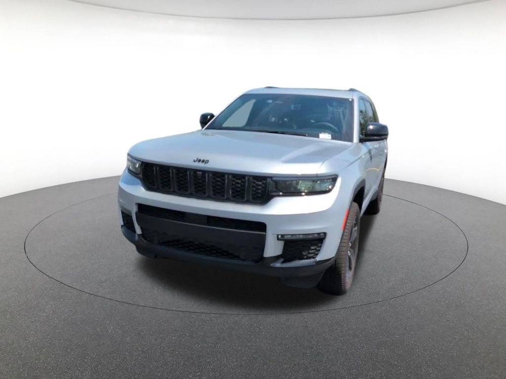 Used 2025 Silver Jeep Limited image 16