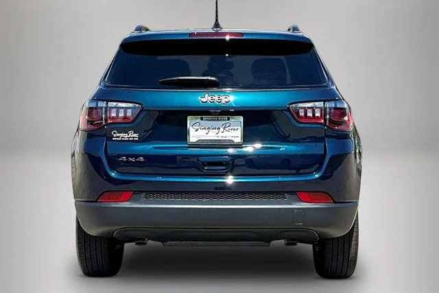 New 2026 Fathom Blue Pearl-Coat Exterior Paint Jeep Latitude image 4