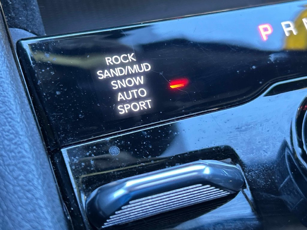 Used 2022 White Jeep Overland image 30