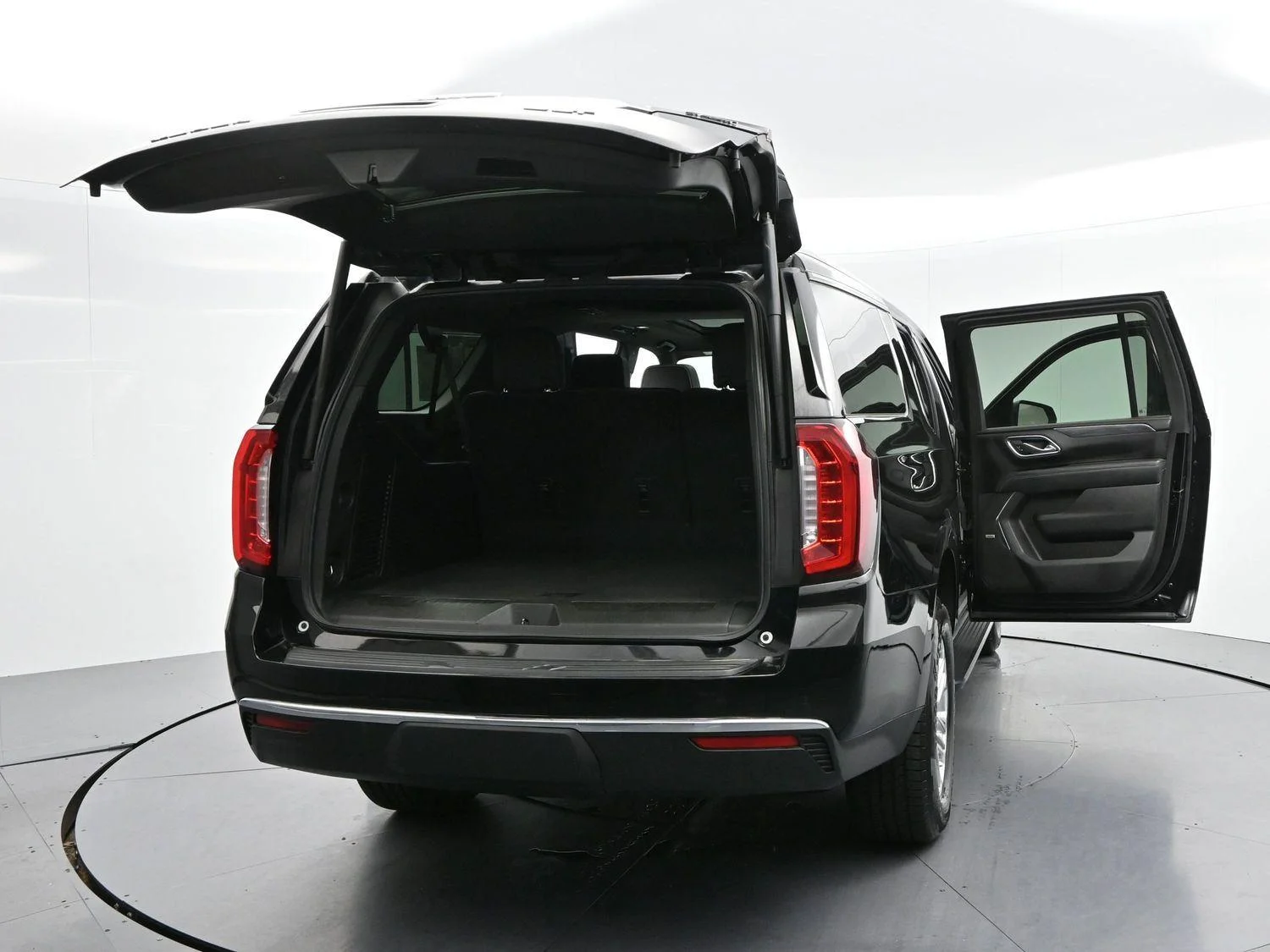 Used 2023 Onyx Black GMC SLT image 49