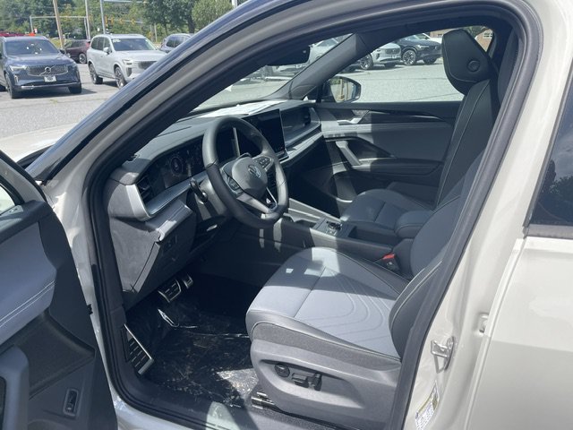 New 2026 Sandstone W/Deep Black Roof Volkswagen SE R-Line AWD image 11