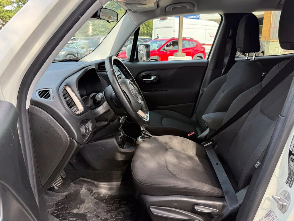 Used 2017 Alpine White Jeep Latitude image 17