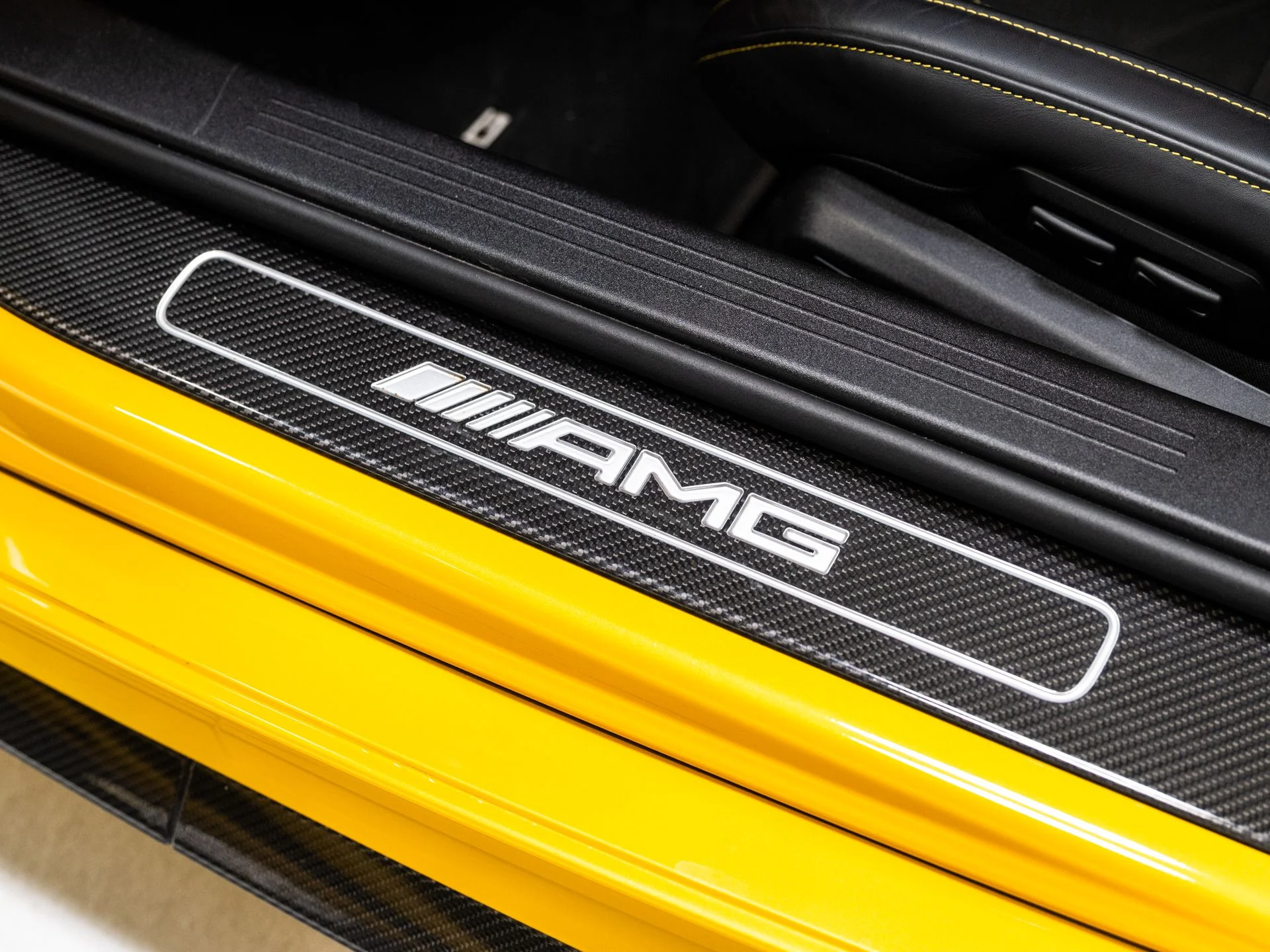 Used 2020 AMG Solarbeam Yellow Metallic Mercedes-Benz R image 33
