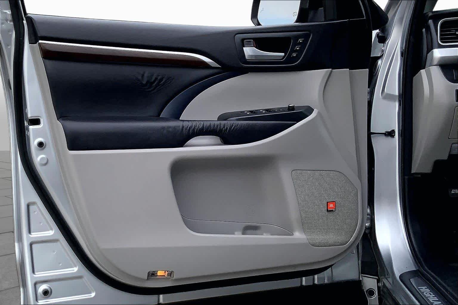 Used 2015 Silver Sky Metallic Toyota Limited image 21