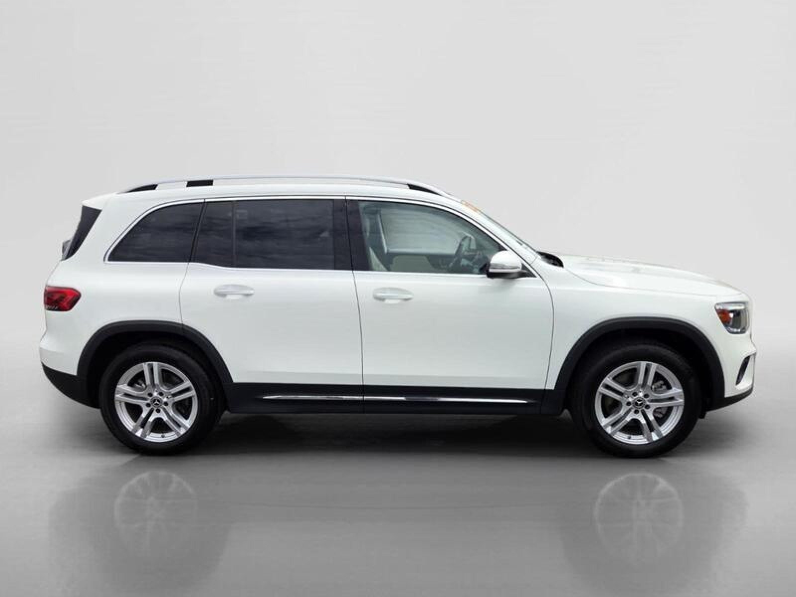 Certified Used 2022 Polar White Mercedes-Benz GLB 250 image 6