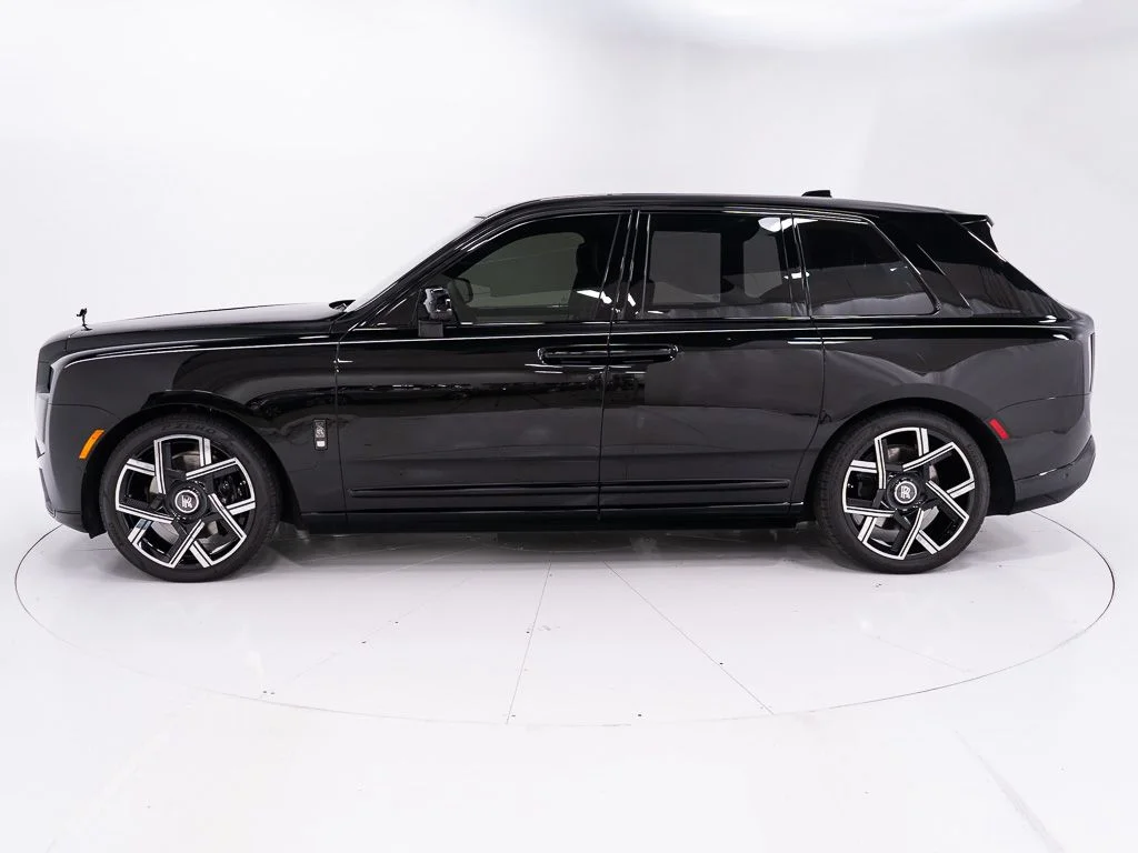 Certified Used 2026 Black Diamond Rolls-Royce Black Badge image 2