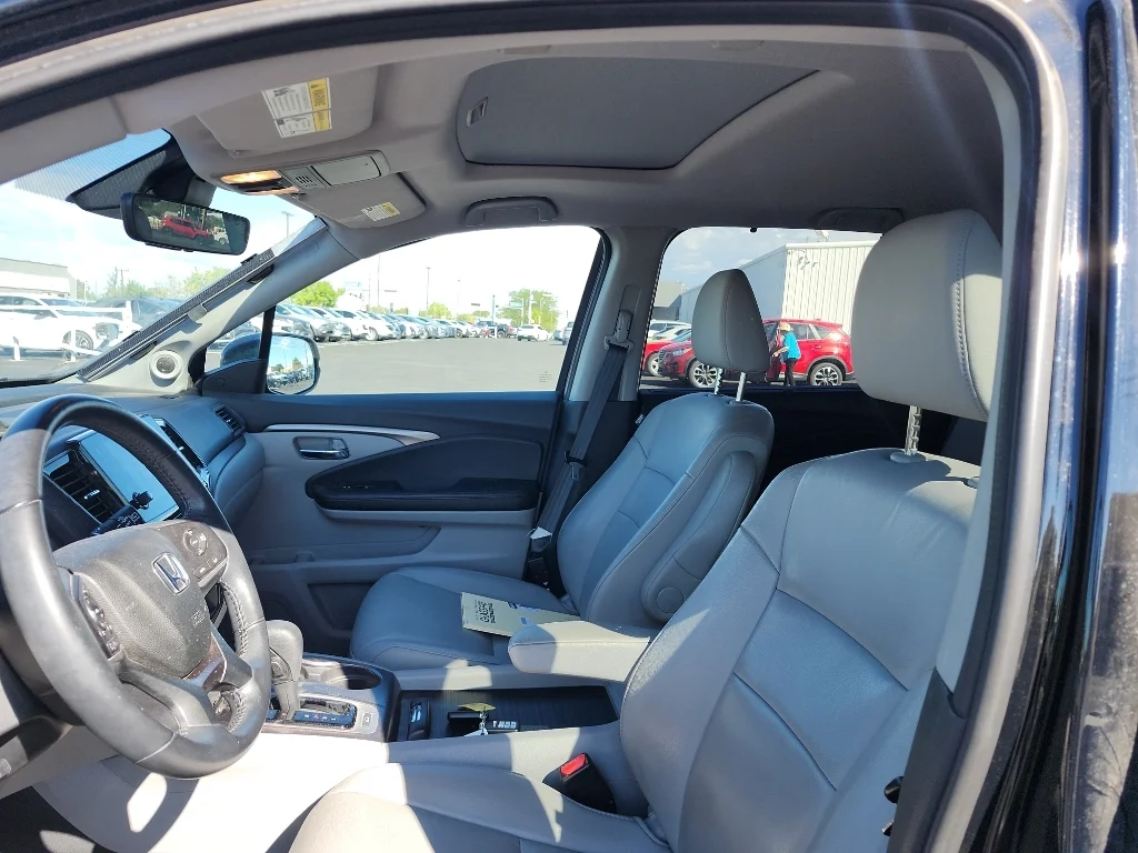 Used 2019 Crystal Black Pearl Honda EX-L image 16