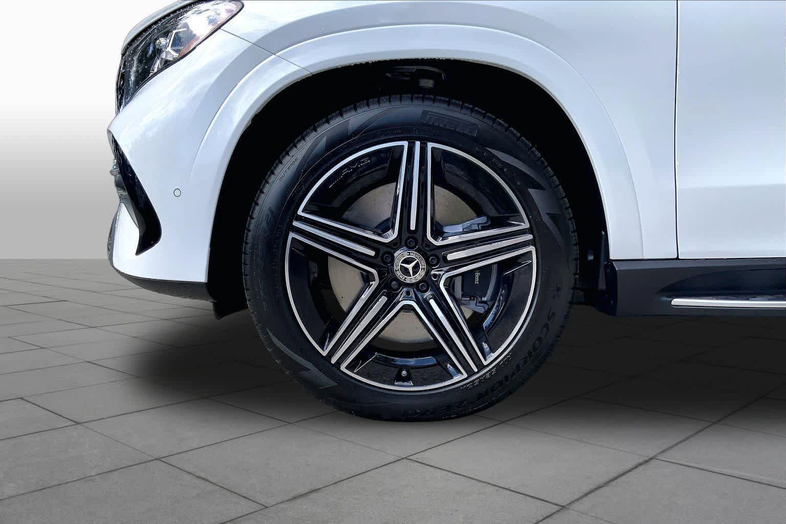 New 2027 MANUFAKTUR Moonlight White Metallic Mercedes-Benz GLE 450 image 15