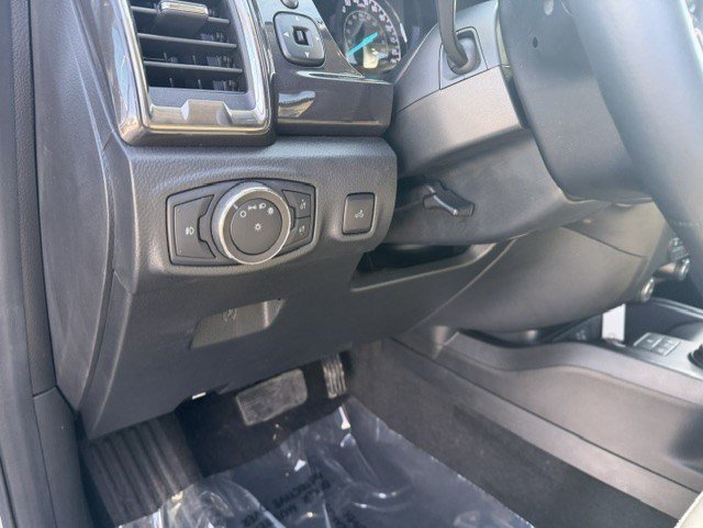 Used 2020 Silver Metallic Ford LARIAT image 11