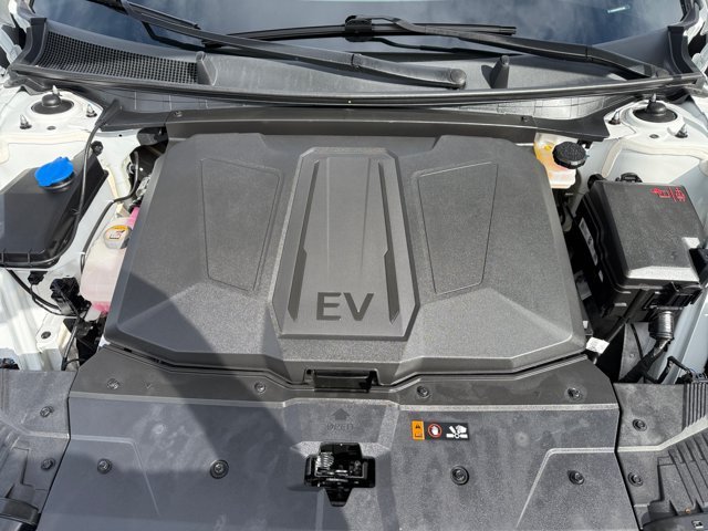 Used 2025 White Hyundai SEL image 20