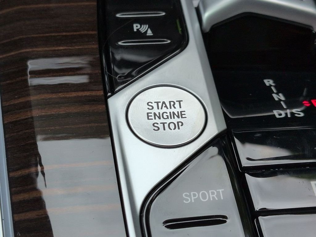 New 2026 Alpine White BMW xDrive40i image 29