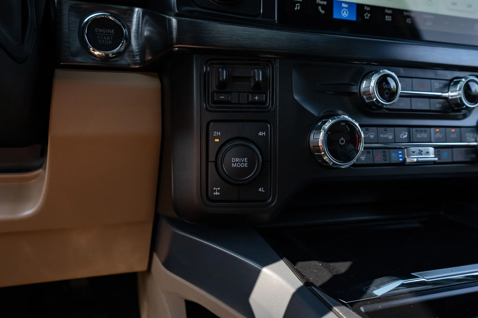 New 2026 Star White Metallic Tri-Coat Ford F-250® Lariat® image 48