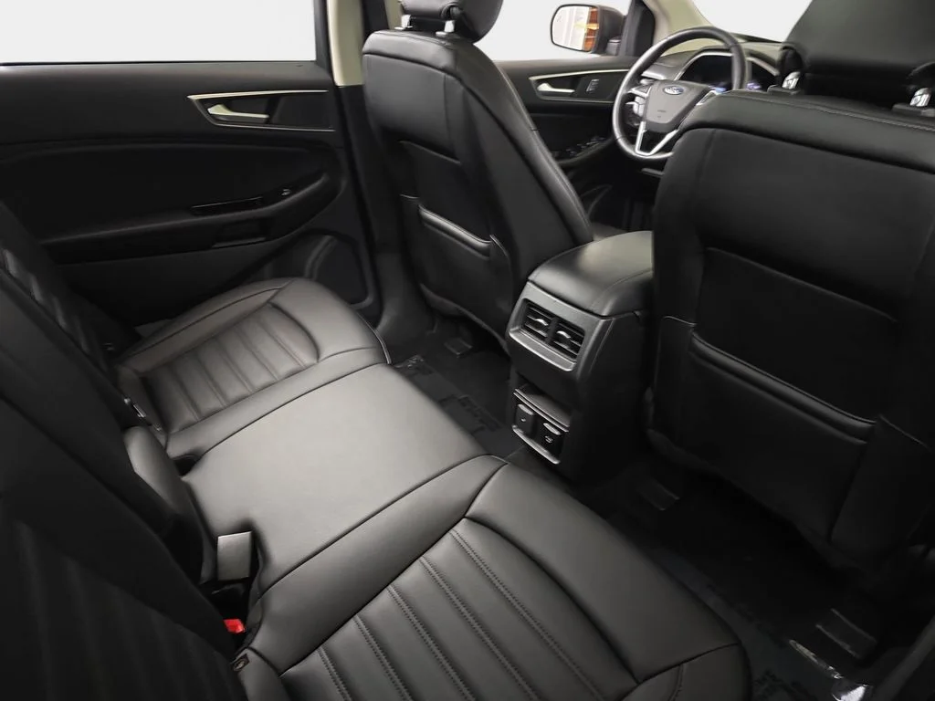 Used 2019 Gray Ford SEL image 13
