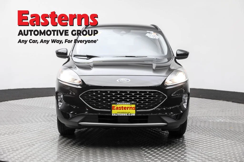 Used 2021 Black Ford SEL image 2