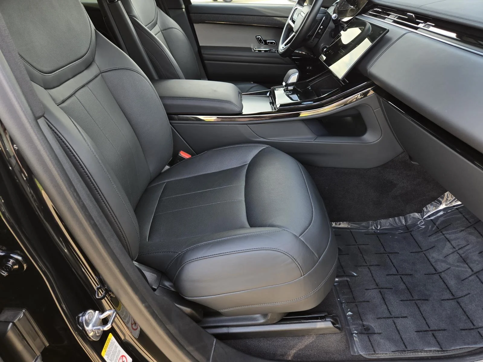 Certified Used 2025 Santorini Black Metallic Land Rover SE image 28