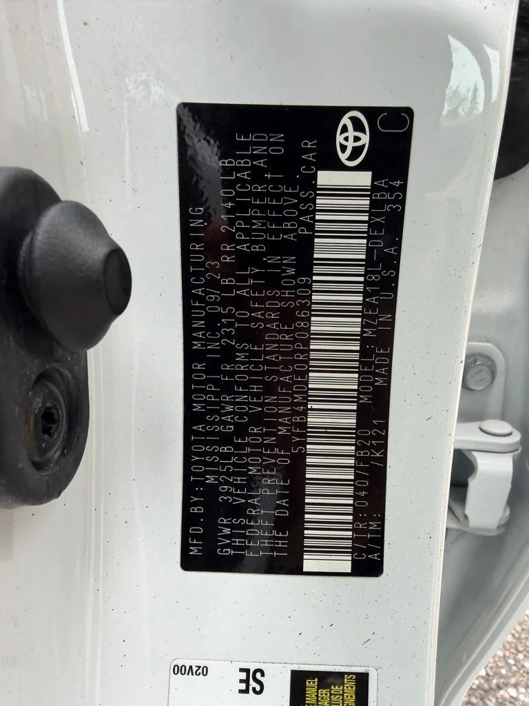 Used 2024 Ice Toyota LE image 27