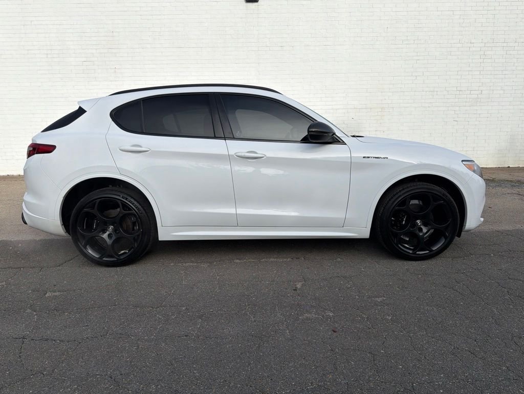 2023 Alfa Romeo Stelvio Estrema AWD's photo