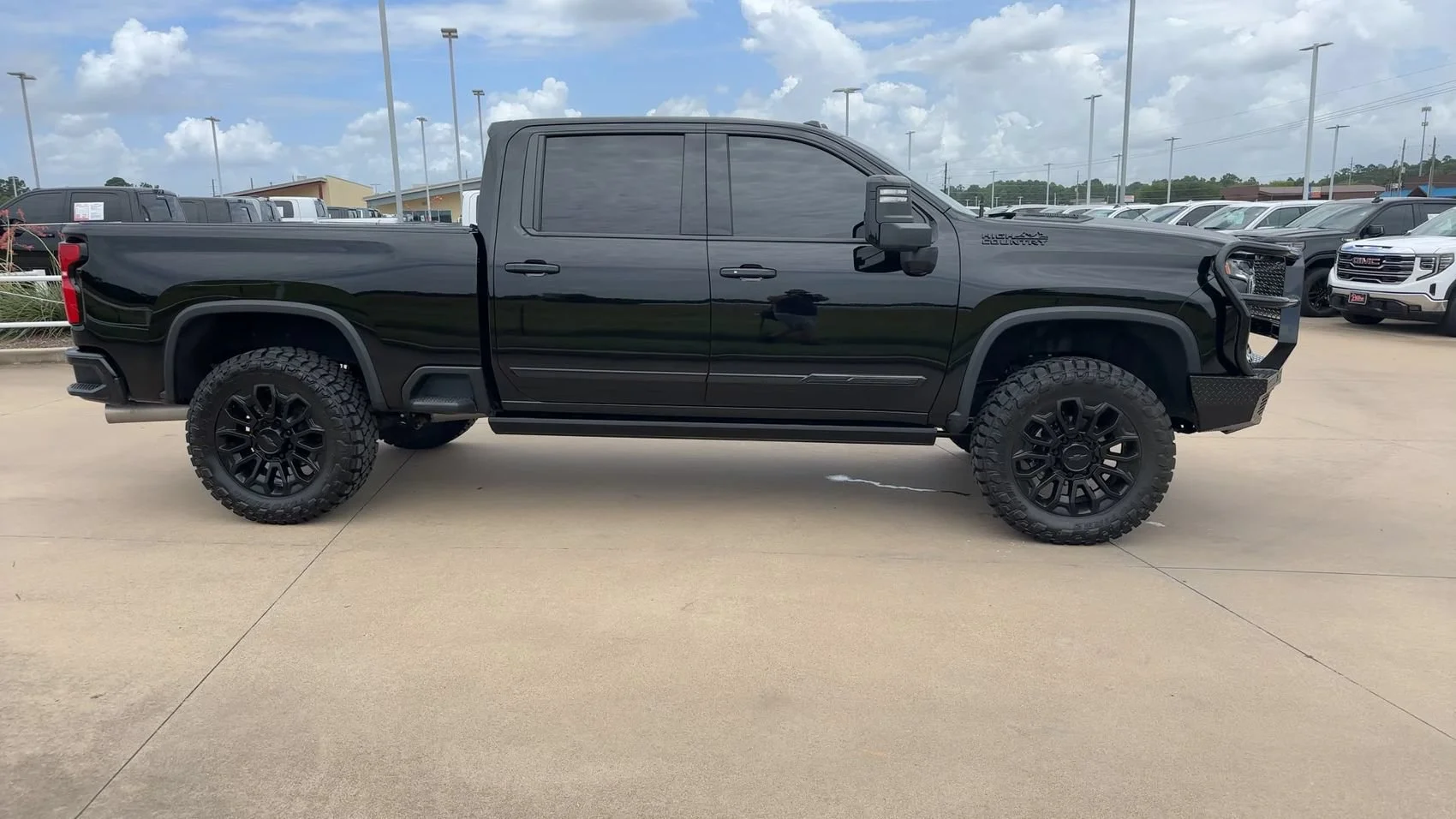 Used 2025 Black Chevrolet High Country image 2