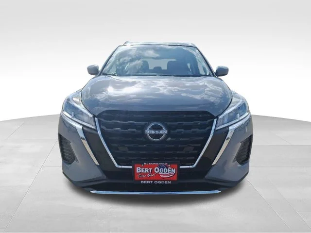 Used 2024 Gray Nissan SV image 2