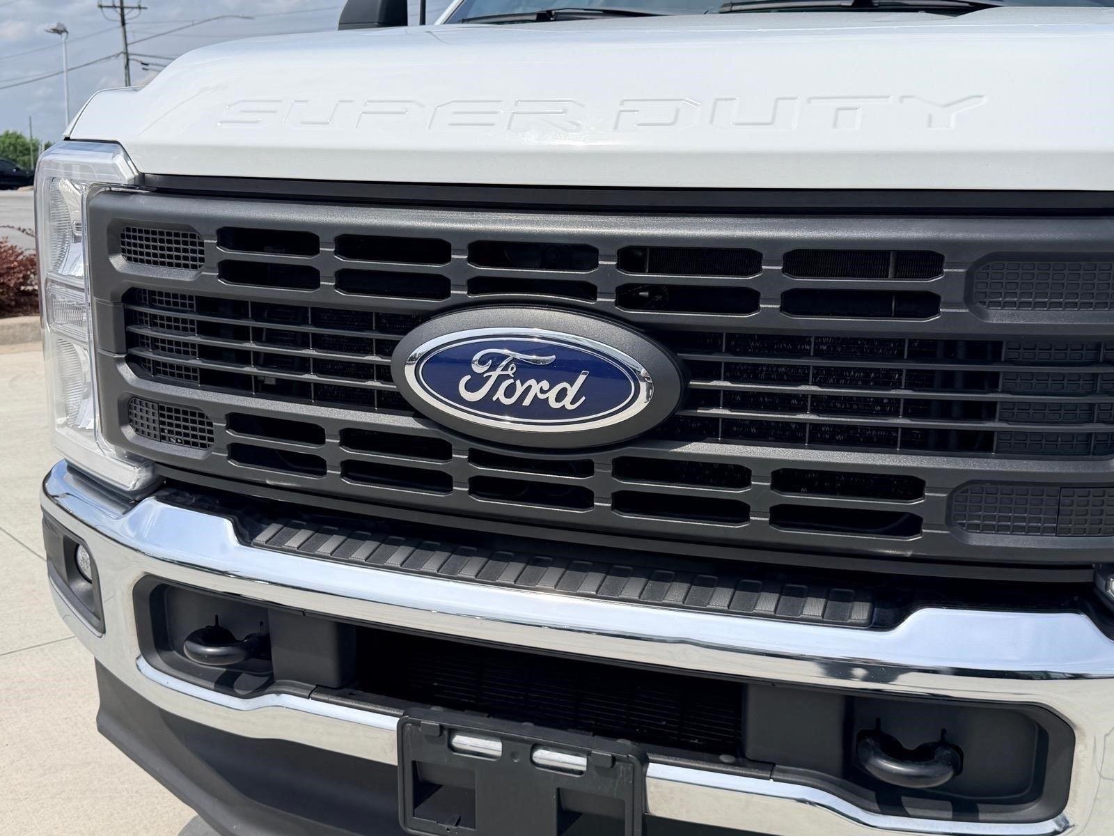 Used 2024 Oxford White Ford XL image 12