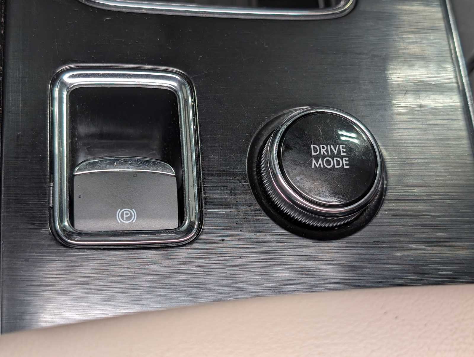 Used 2023 Pristine White Lincoln Standard image 26