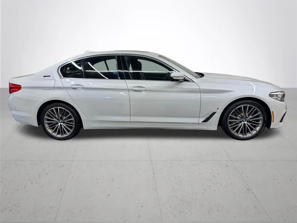 Used 2019 White BMW 530e iPerformance image 8