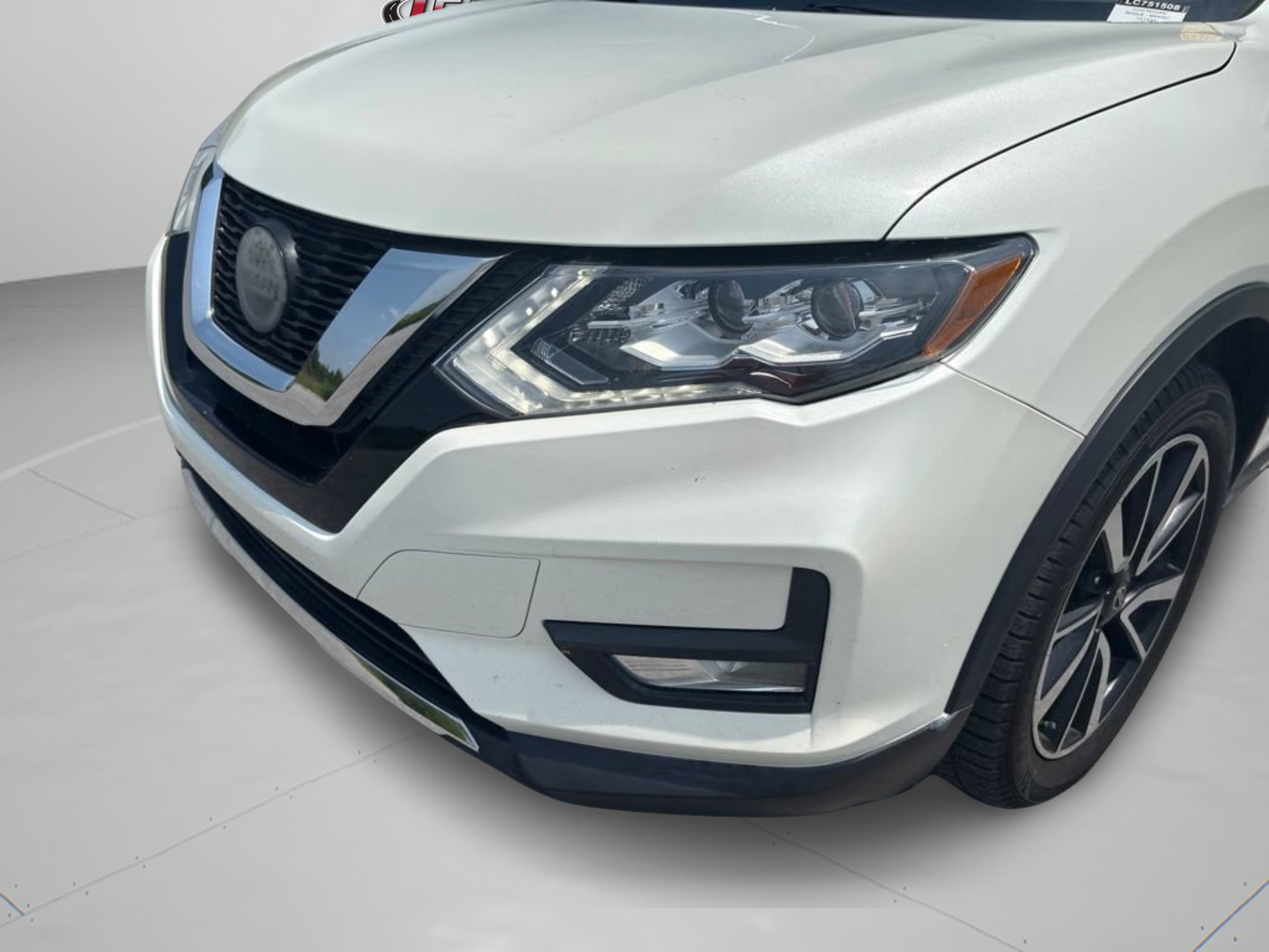 Used 2020 Pearl White Tricoat Nissan SL image 31