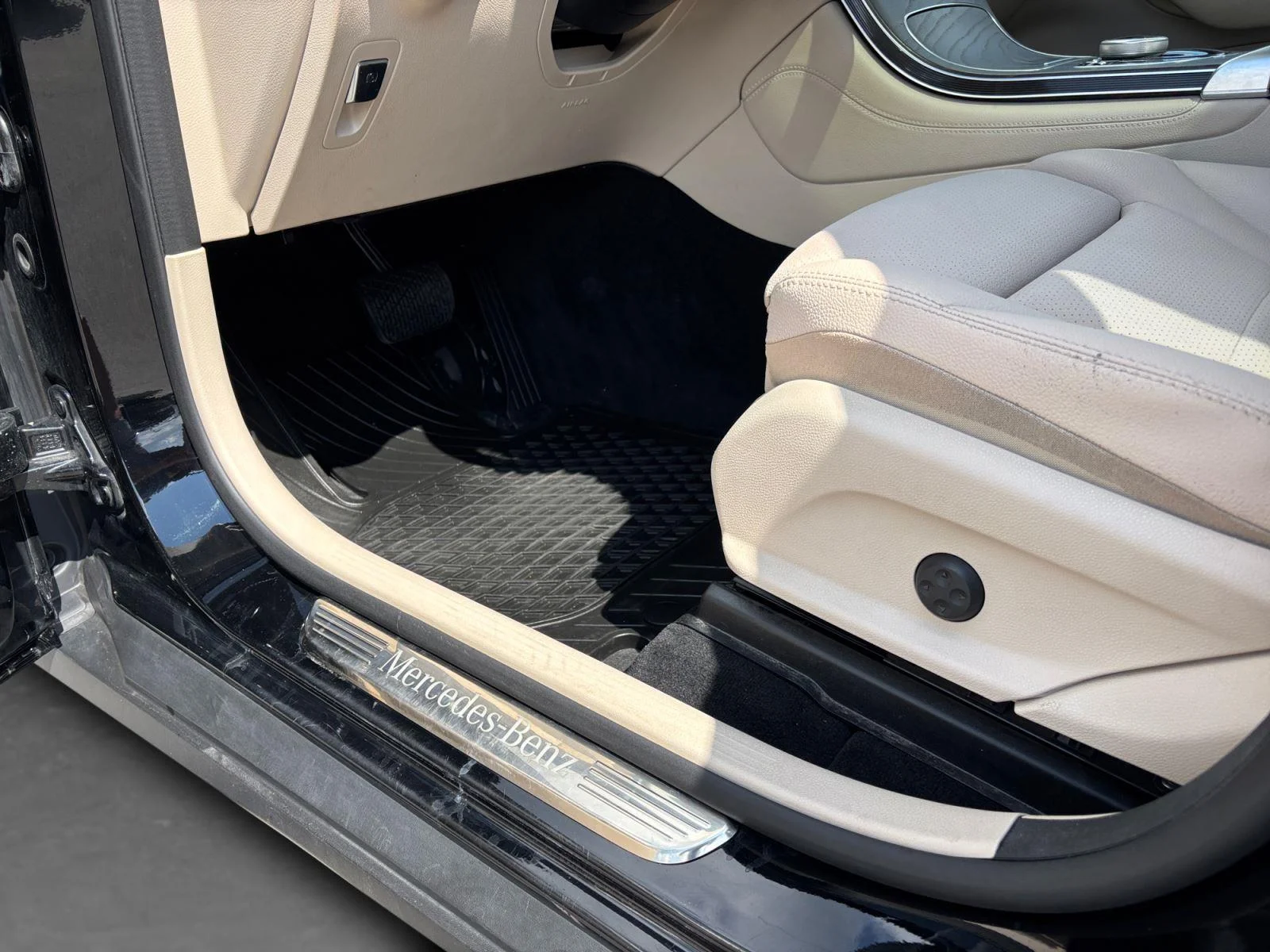 Used 2019 Black Mercedes-Benz GLC 300 image 38