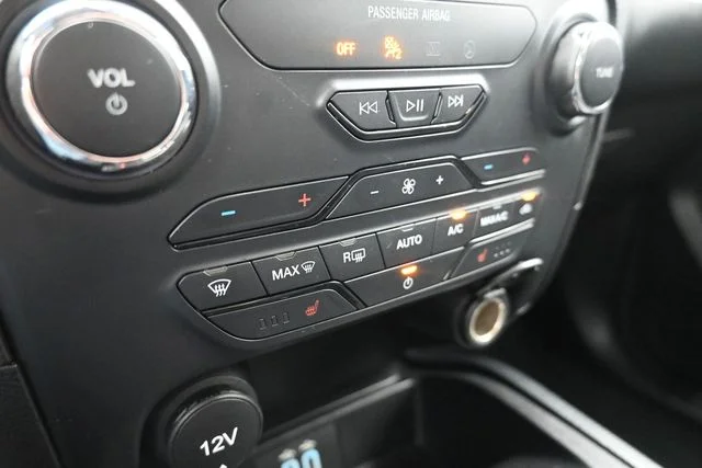 Used 2022 Oxford White Ford XLT image 32