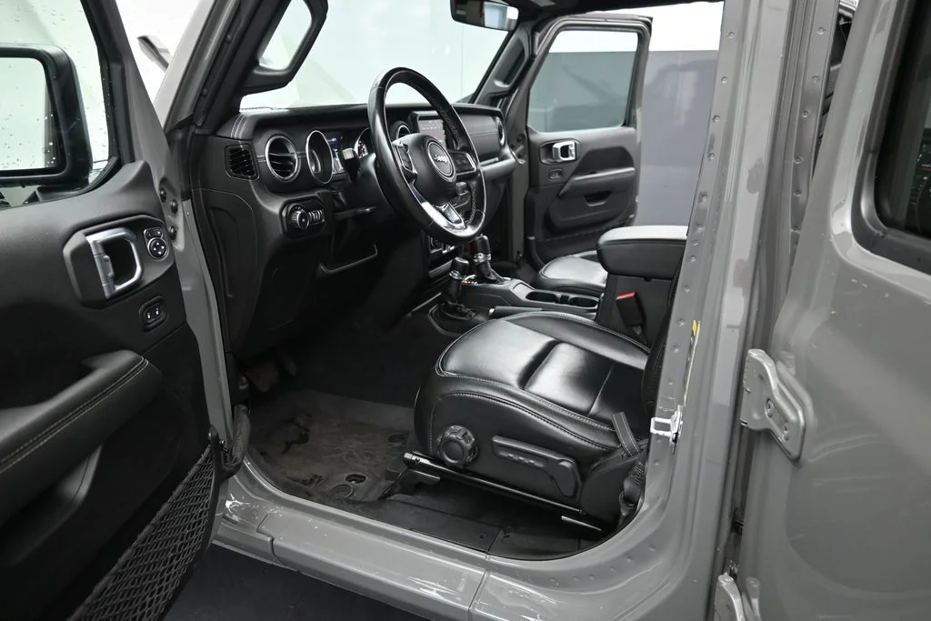 Used 2022 Gray Jeep Unlimited Sahara image 12