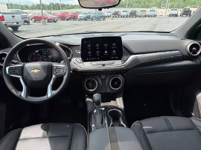Certified Used 2025 Iridescent Pearl Tricoat Chevrolet Premier image 30