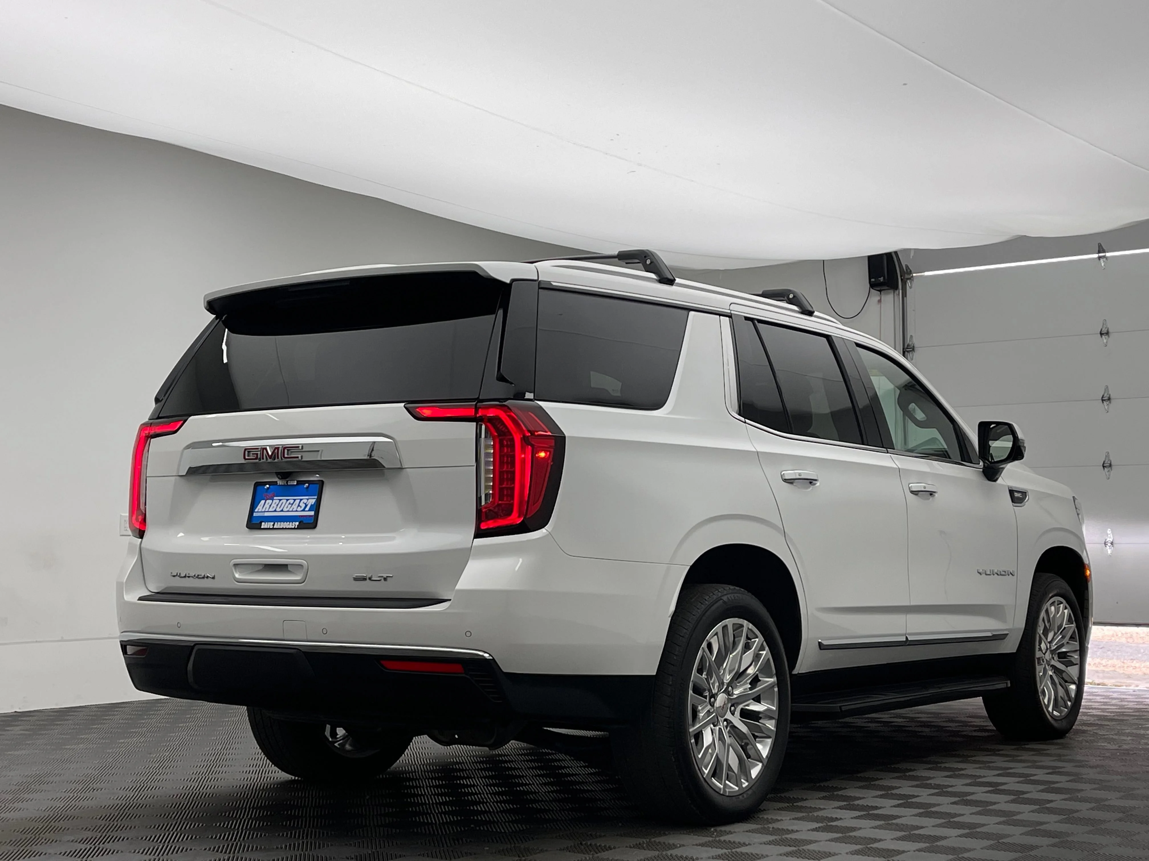 Used 2024 White Frost Tricoat GMC SLT image 8
