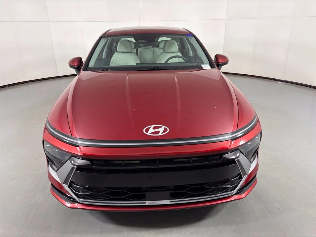 Used 2025 Red Hyundai SEL image 3