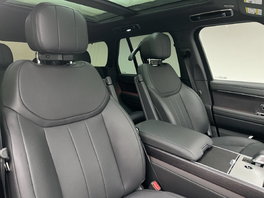 New 2026 Carpathian Grey Land Rover SE image 6