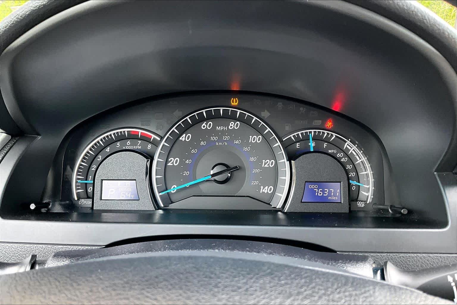 Used 2013 Classic Silver Metallic Toyota XLE image 26